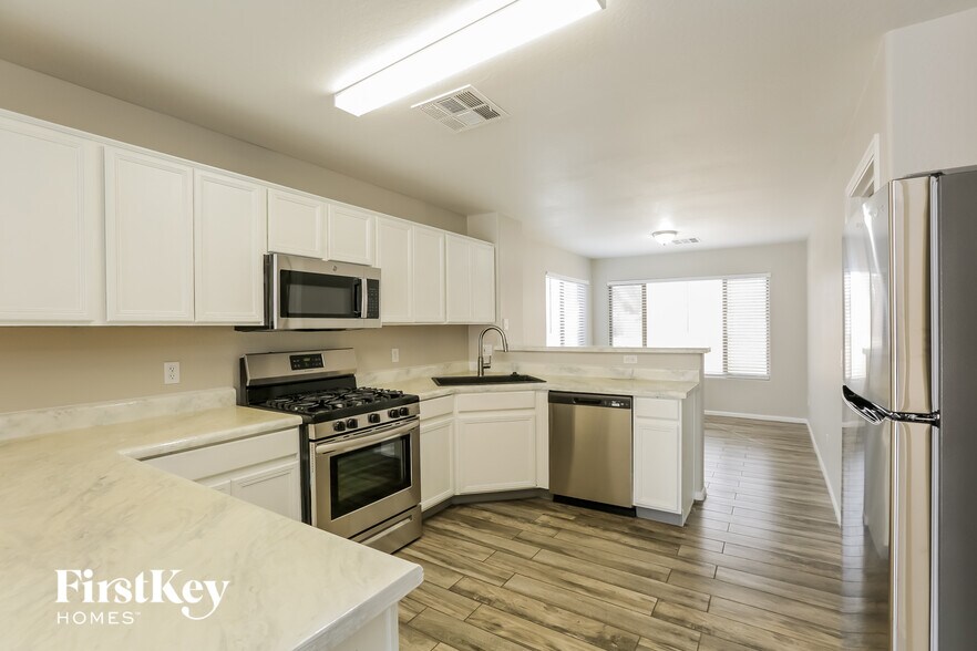 Building Photo - 7017 N 77th Dr