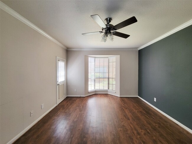 Building Photo - 2255 Braeswood Park Dr