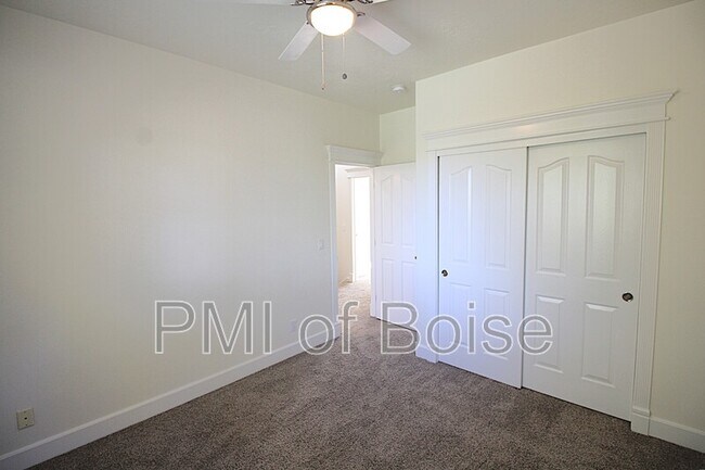 Building Photo - 85 S Linder Rd