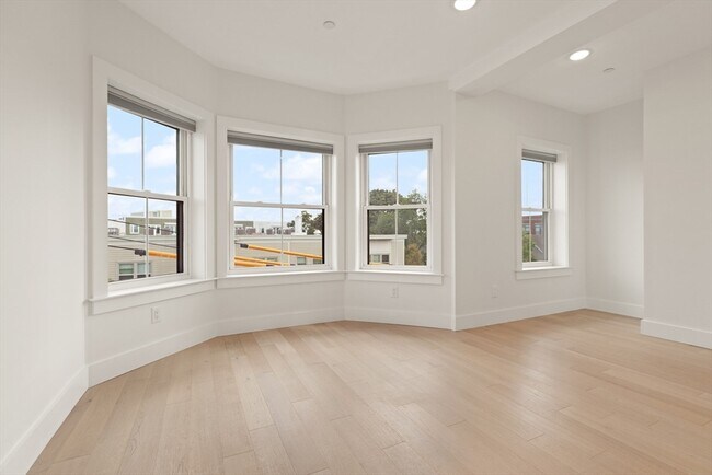 Building Photo - 208 Spencer Ave