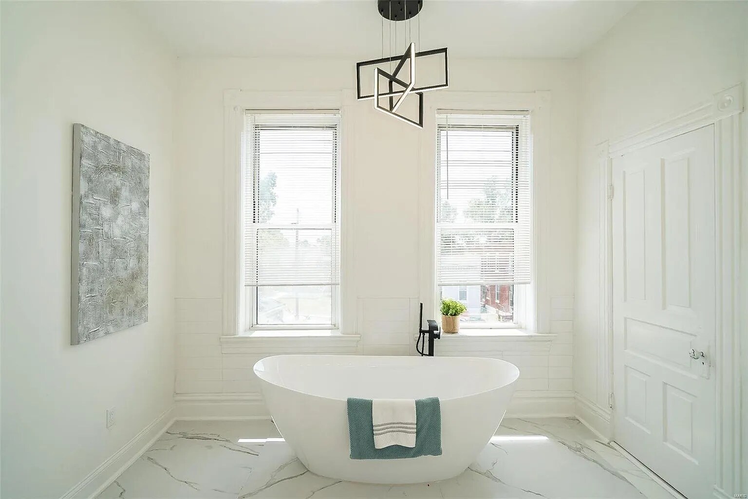 Building Photo - 1936 Arsenal St