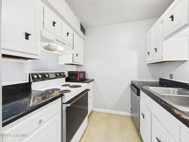 Building Photo - 506 Fox Run Ave