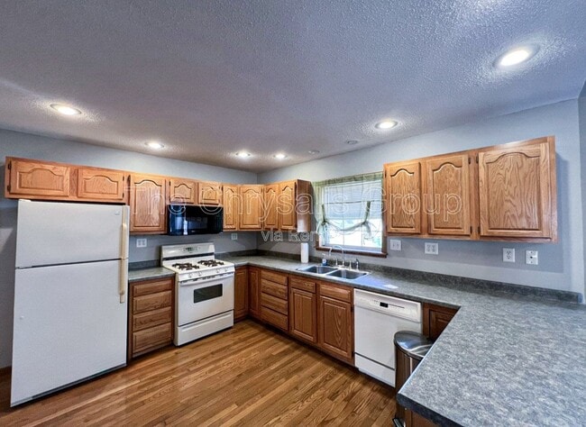 Building Photo - 402 S Illinois St