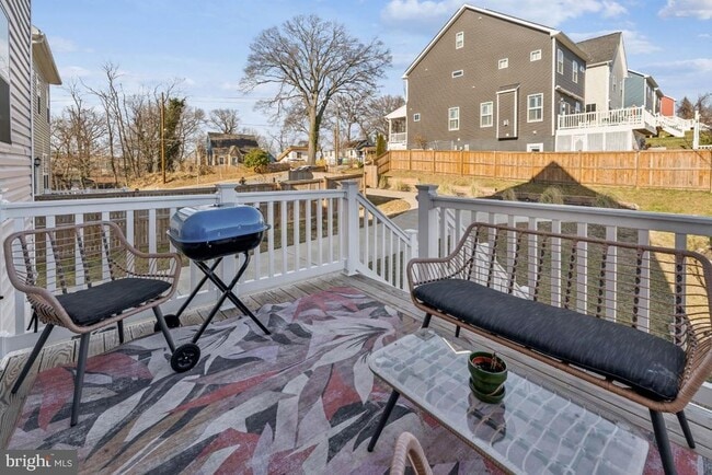 Building Photo - 1333 Eastern Ave NE