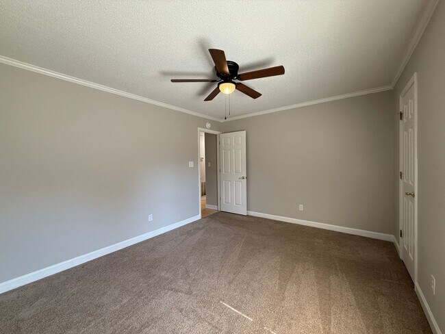 Building Photo - Spacious Two Bedroom, 2nd Floor Condo with Private Balcony. SHOWN BY APPOINTMENT ONLY!