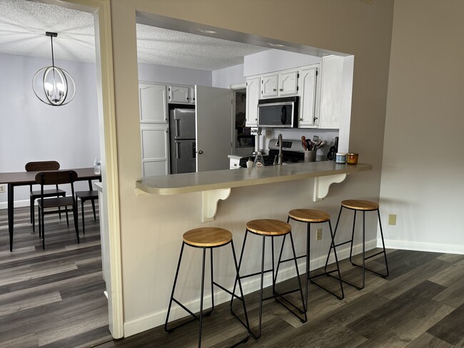 Kitchen counter w/ barstools - 8977 Arcadia Dr