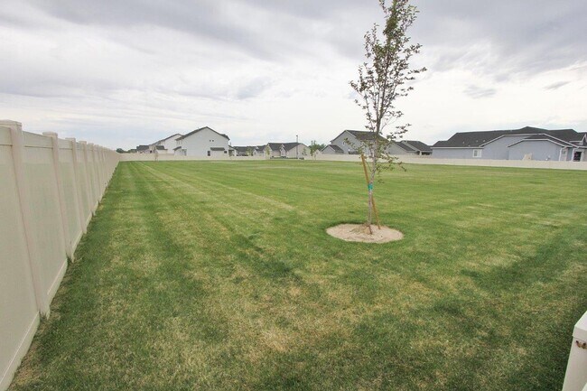 Building Photo - Stunning Single-Level w/Upper Bonus Room Home