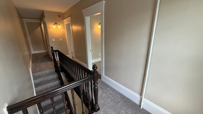 Building Photo - Charming 2-Bedroom w/ Office Apartment in ...