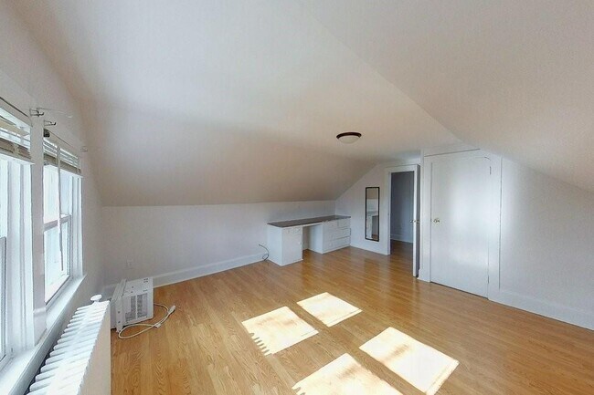 Building Photo - 19 Dixon St