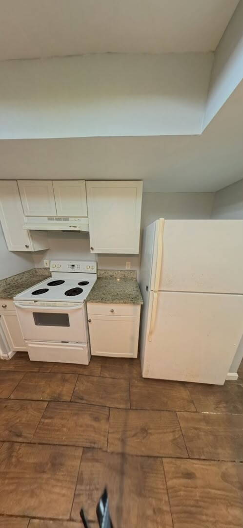Building Photo - "Charming 3-Bedroom Haven with 2 Baths in the Heart of Orange Park – 1684 Sq Ft of Comfort!"