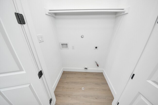 Building Photo - 4133 E Toliver St