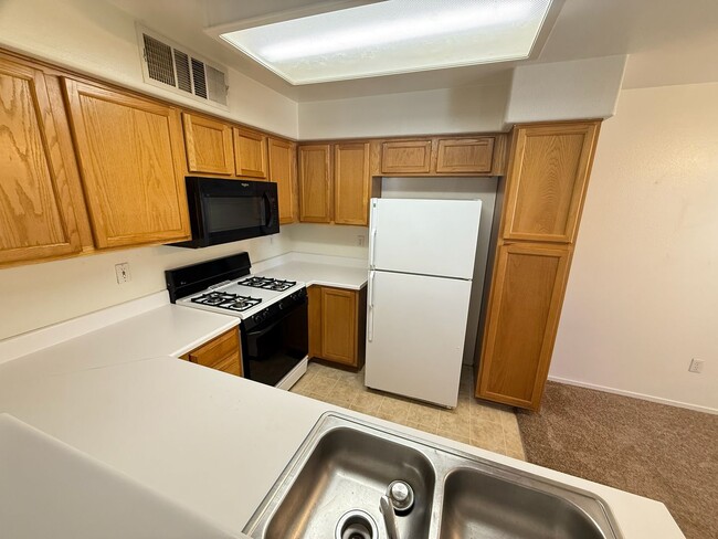 Building Photo - 3141 Key Largo Dr