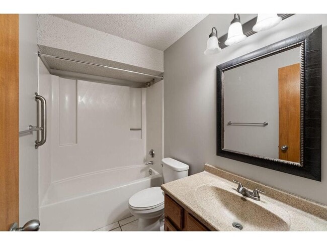 Building Photo - 433 S 7th St