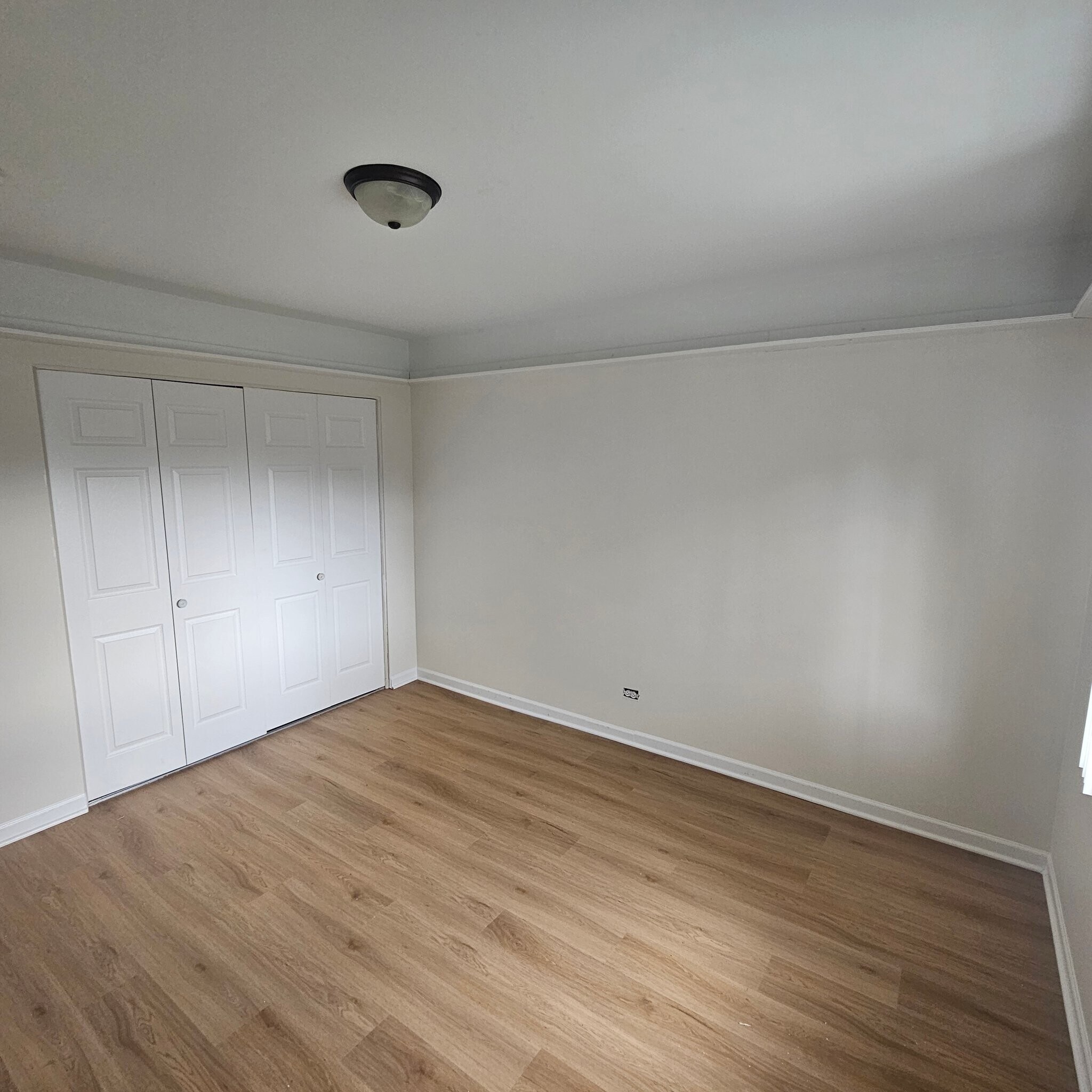 Building Photo - 9390 Bay Colony Dr
