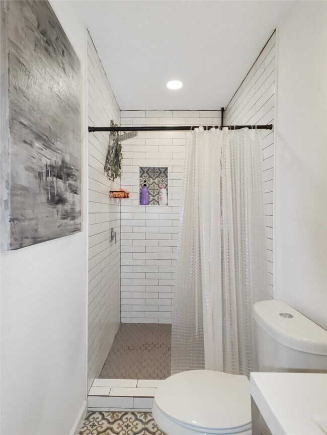 Building Photo - 5622 Lycomb Dr