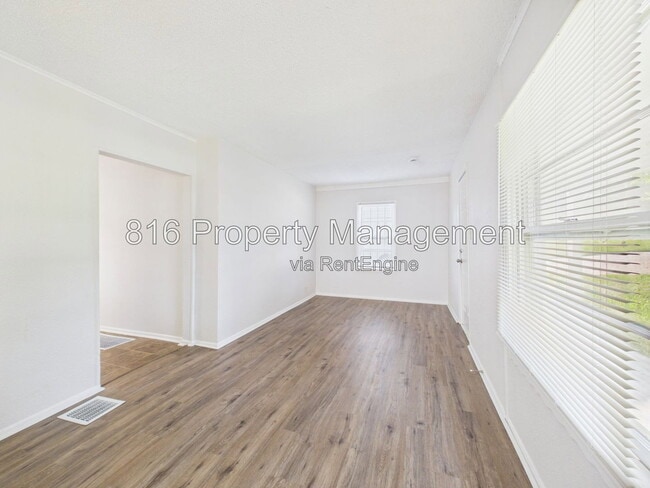 Building Photo - 1309 E 84th Terrace