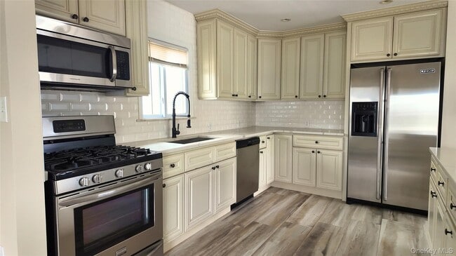 Building Photo - 468 Nassau Ave