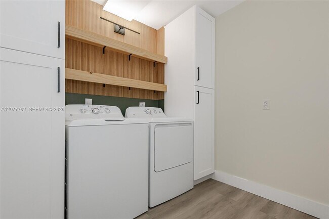Building Photo - 1709 Whitehall Dr