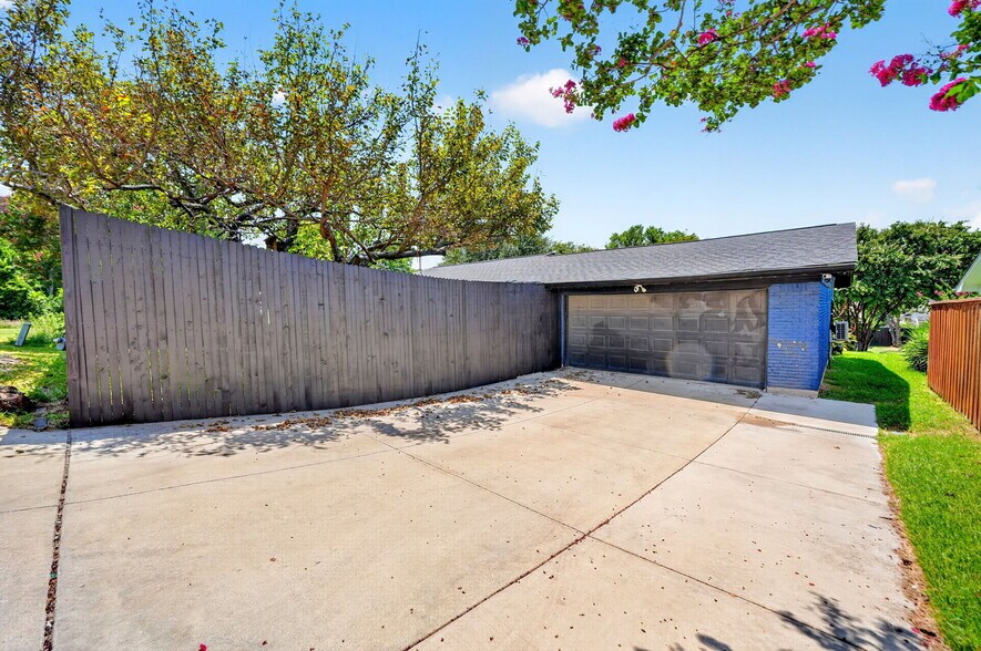 Building Photo - 505 Whittle Way