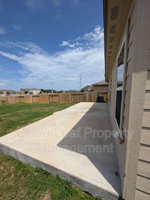 Building Photo - 712 Shoal Crk