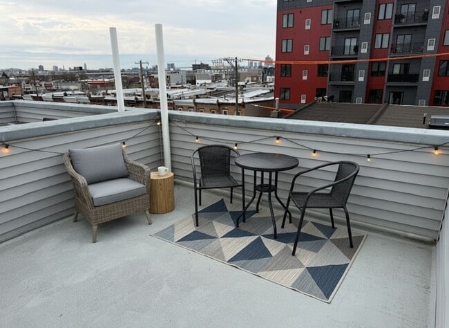 Building Photo - 2410 E Harold St