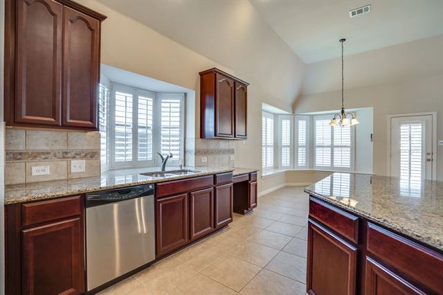 Building Photo - 7747 Ivanhoe Dr