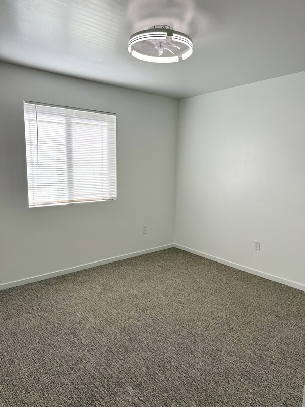 Building Photo - 361 W 400 S