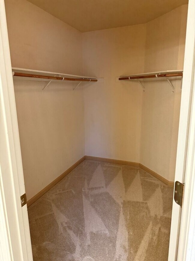 Building Photo - Modern 4 Bedroom w/ Loft Stonegate Area Vacaville *Star Rentals