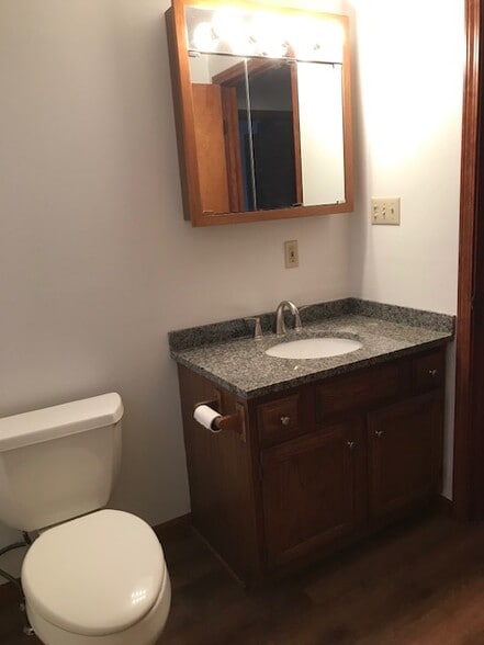 2nd Floor Full Bath - 25 Winspear Rd
