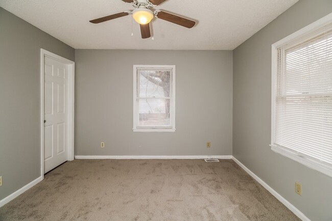 Building Photo - Classic 4 Bedroom in Columbia