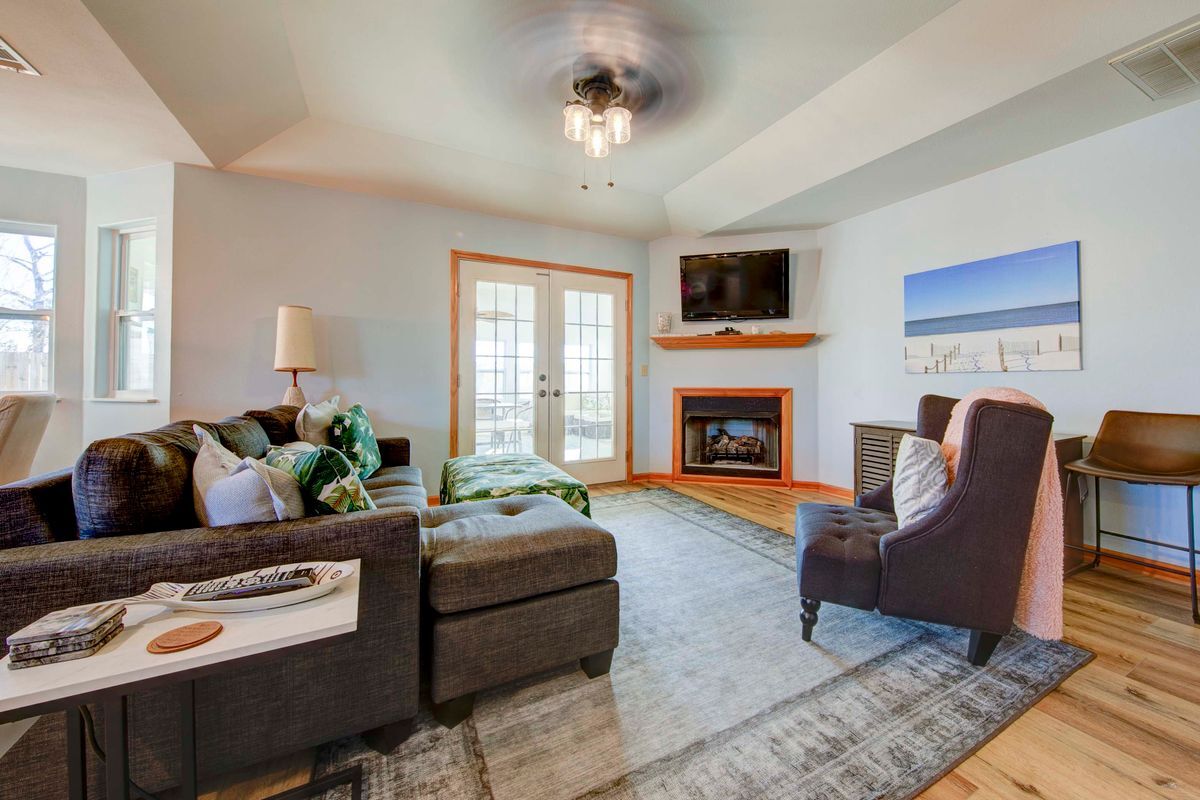 Building Photo - 1007 Cypress Ave