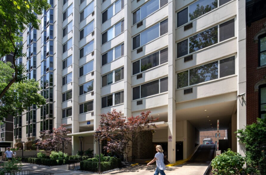 Building Photo - 1350 N Dearborn St