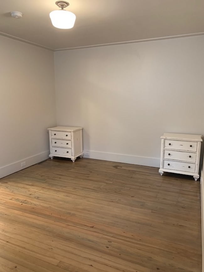 Building Photo - Duplex close to W&L Law School