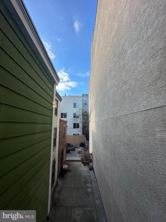 Building Photo - 1214 N 5th St