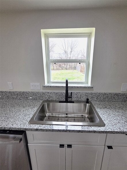 Building Photo - 4607 Englewood St