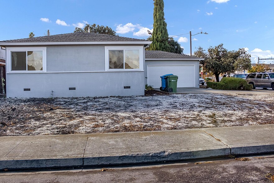 Building Photo - 2640 Castello Way