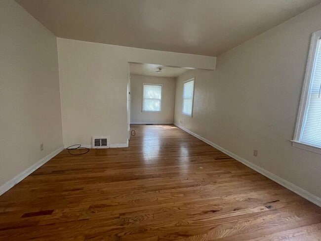 Primary Photo - 1822 S Vermont Ave