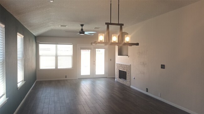 Building Photo - 10215 Dr Peridot Cove