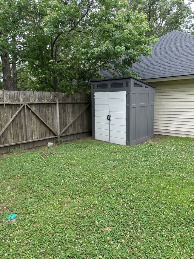 Building Photo - 112 Teal Lake Dr