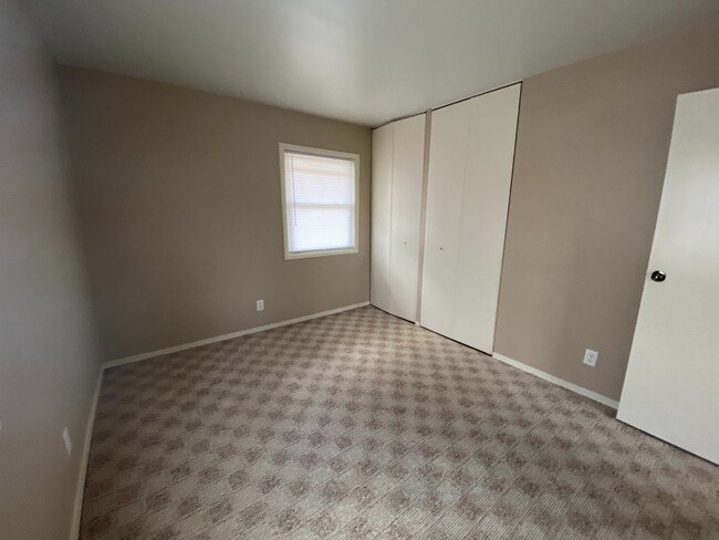 Building Photo - 6117 Landsdowne Dr