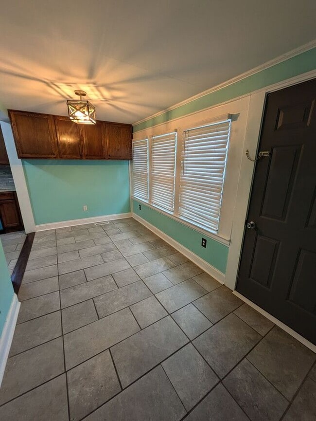 Building Photo - 3BD2BA Home in Newton