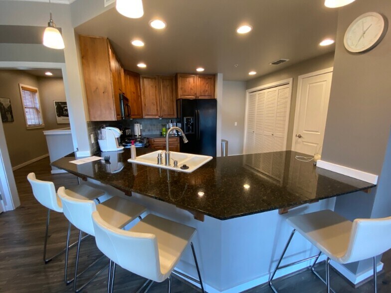 Building Photo - 6005 St Moritz Dr