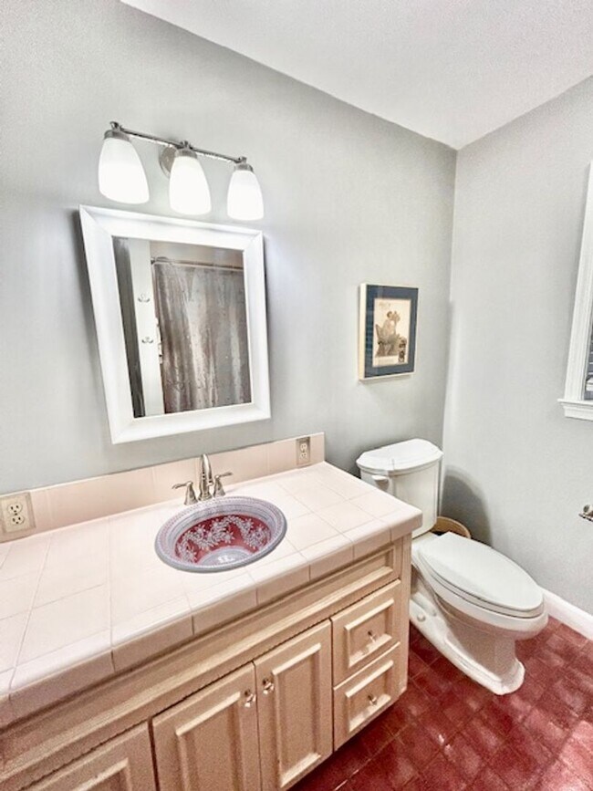 Building Photo - Beautifully renovated 4BR/3BA rambler with wraparound porch and garage