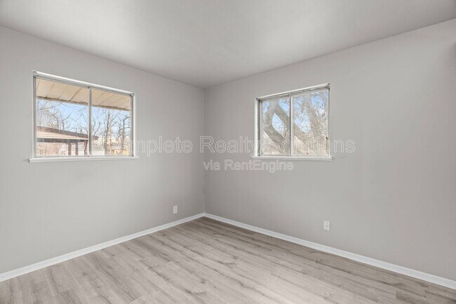 Building Photo - 10769 Spring Garden Dr