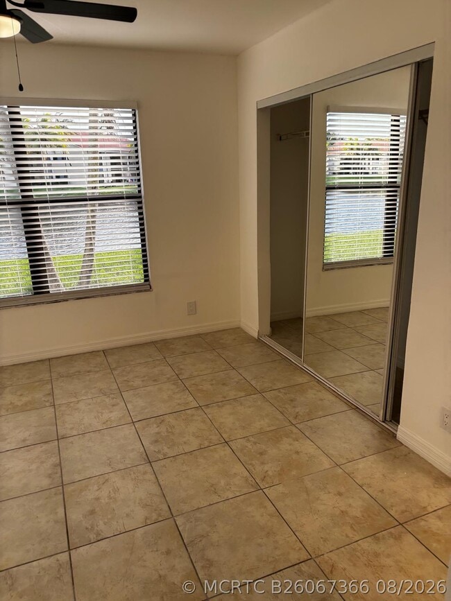 Building Photo - 1515 Lake Crystal Dr
