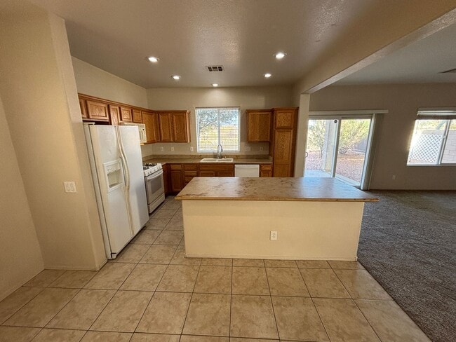 Building Photo - Gorgeous 3bed / 2.5bath home in the Silverstone Ranch community!