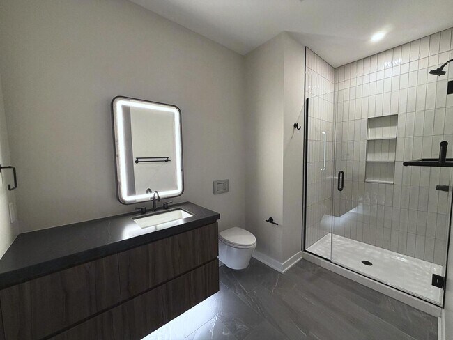 Building Photo - 1114 W Carroll Ave