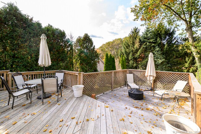 Building Photo - 231 Flax Hill Rd