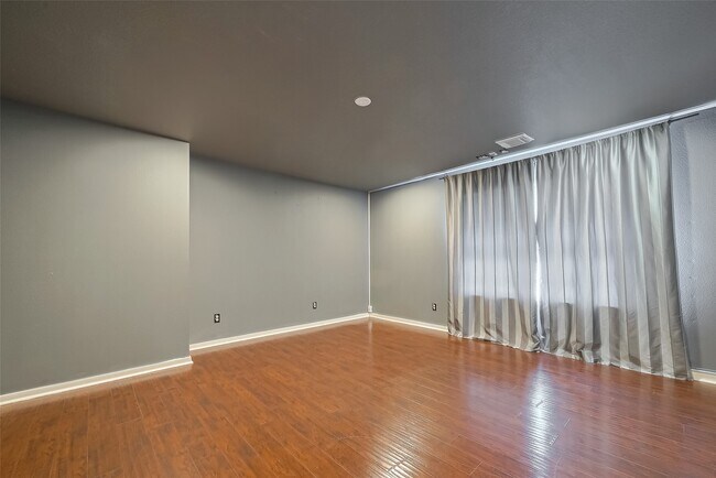 Building Photo - 1523 Brook Grove Dr