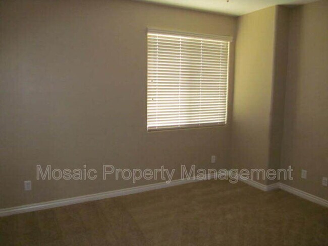 Building Photo - 2664 E Hampton Ln